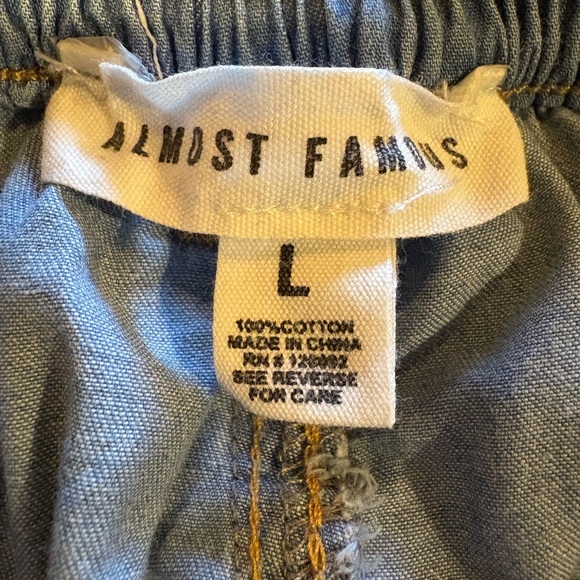 Almost Famous Juniors Faux Denim Cargo Pants Large Med wash - Picture 4 of 8